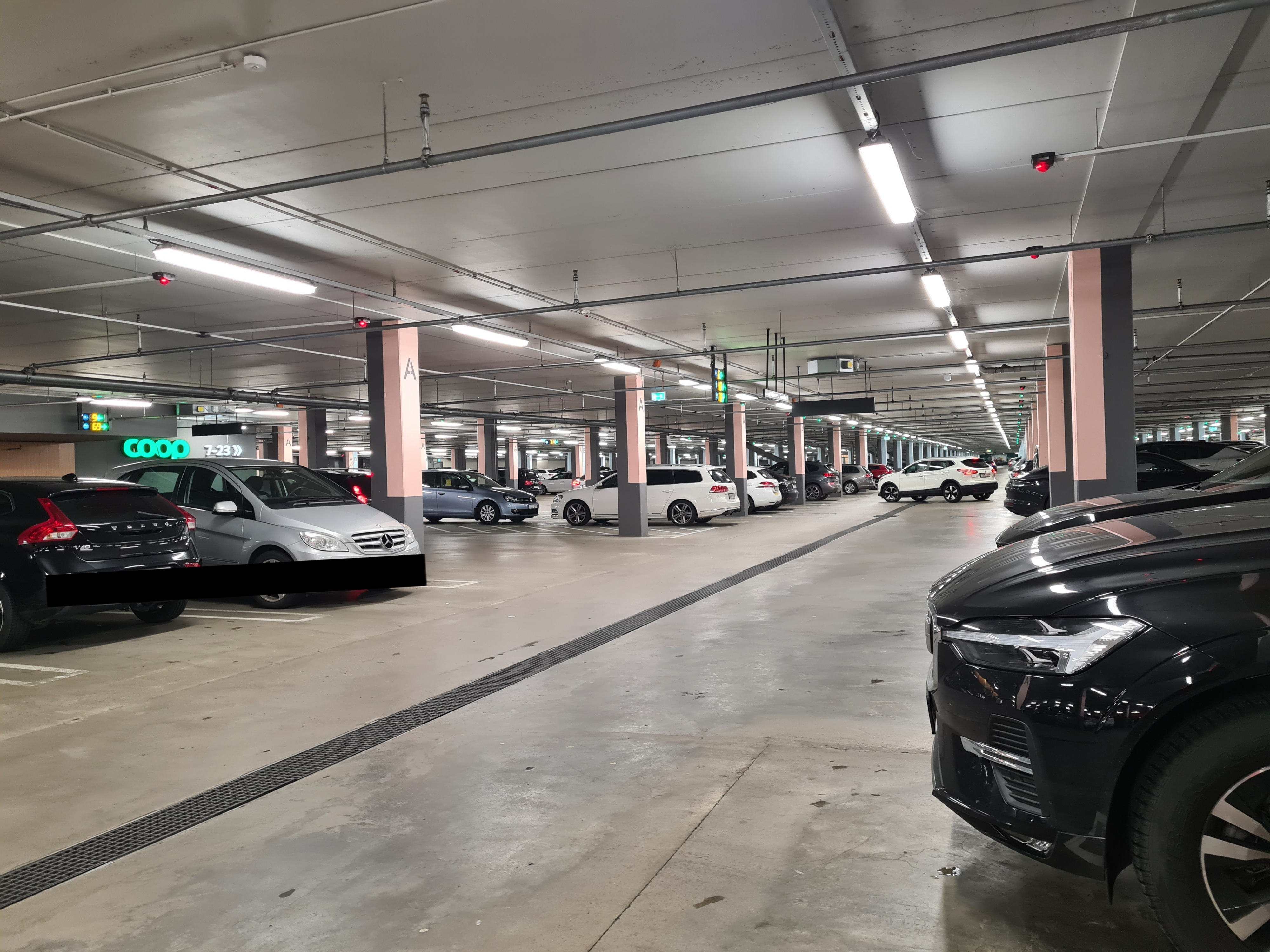 Чайка, Варна • подземно място в жилищна сграда